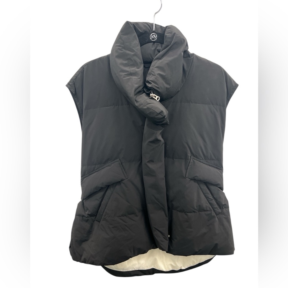 La Robe Women's Black Puffer Vest